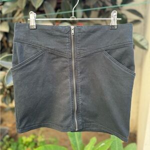 H&M Divided Black Denim Front Zipper Mini Skirt with Pockets Size 8